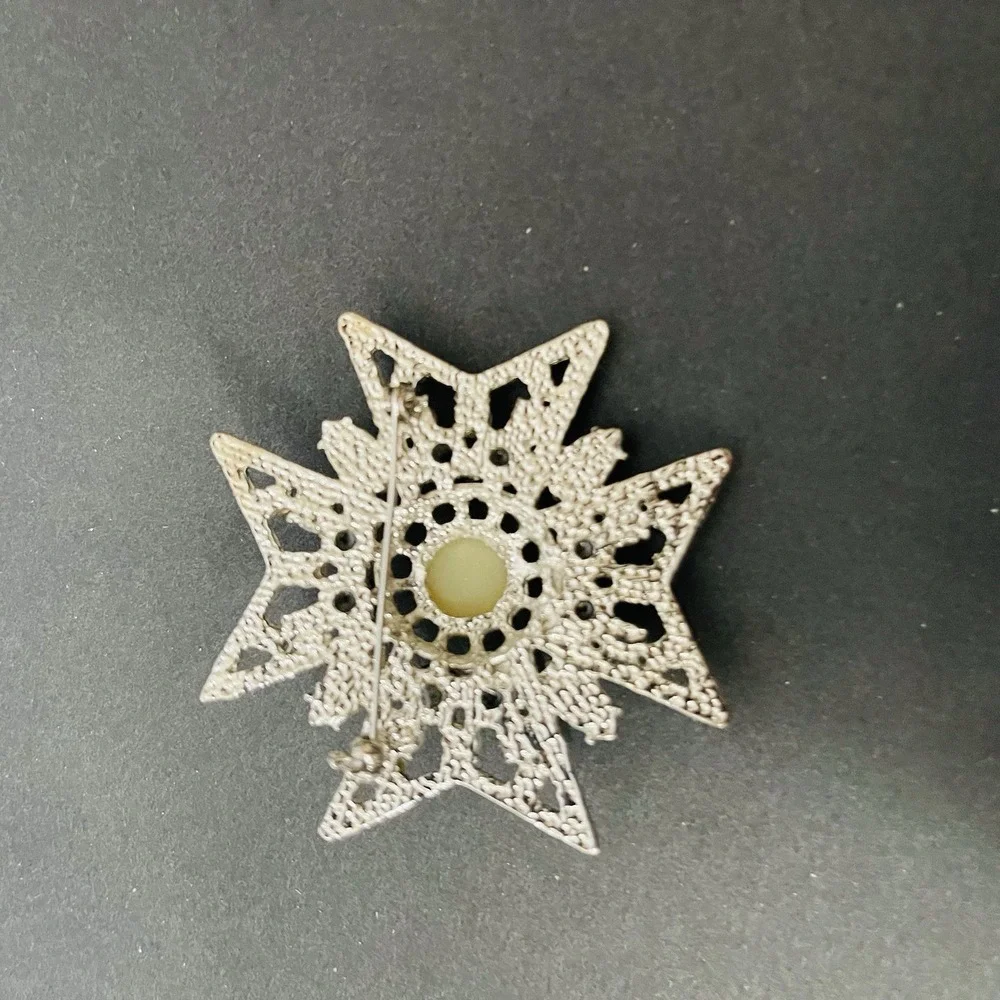 vintage starburst Maltese cross costume brooch W yellow-amber/pattern of black